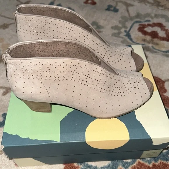 EARTH CALGARY QUEBEC LEATHER HEEL SZ 8.5 M 39.5 EU 🌸🐝 - Picture 5 of 10